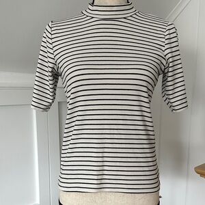 Abercrombie & Fitch Black and White Striped Tee